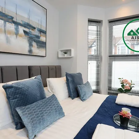 Aisiki Apartments At Stanhope Road, North Finchley, Airconditioned Multiple 2 Or 3-Bedroom, Pet-Friendly Duplex Flats, King Or Twin Beds With Free Wi-Fi